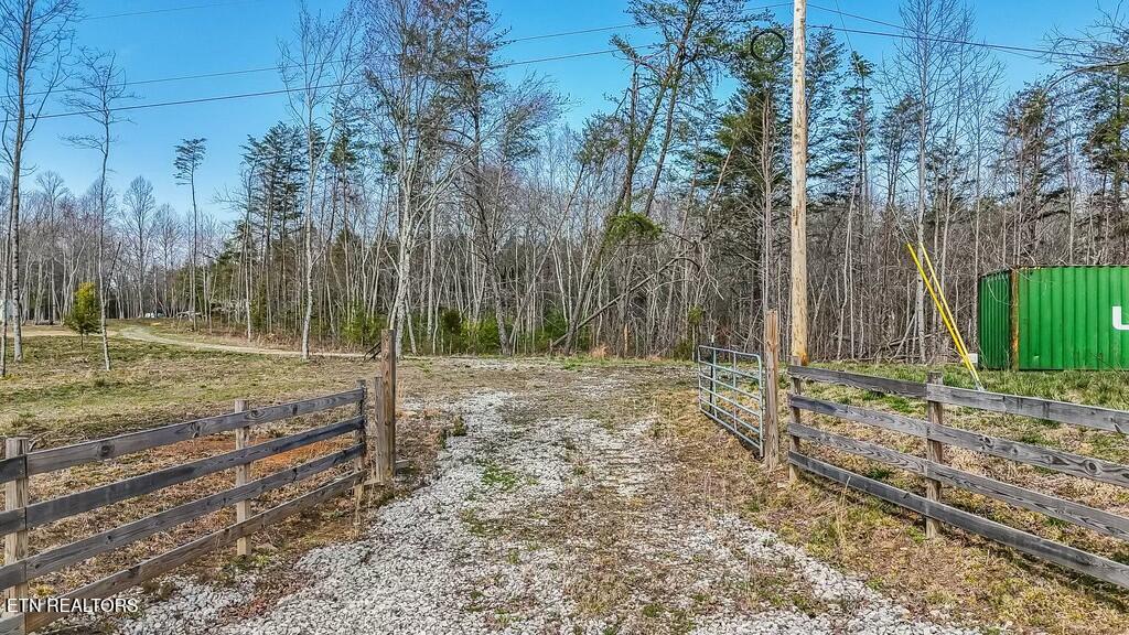 460 Twin Bridge Road Deer Lodge, TN 37726 - Photo 3 of 30 tempImageYVLbGw