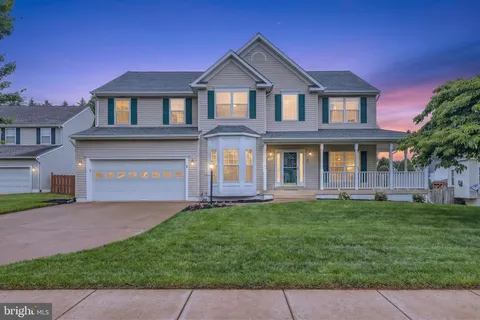 $824,900 | 242 Fox Chase Street, Warrenton, VA 20186