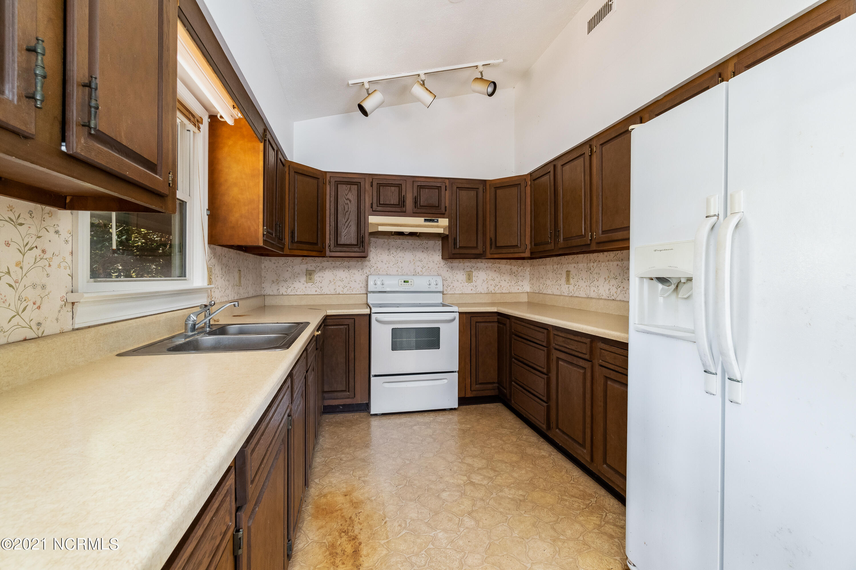 89 Holton Point Road Vandemere, NC 28587 - Photo 11 of 22 Chill Photo_-24
