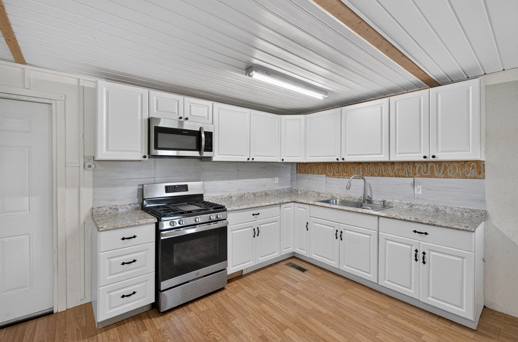 379 Vickers Road Nashville, GA 31639 - Photo 6 of 51 Gallery Image 6