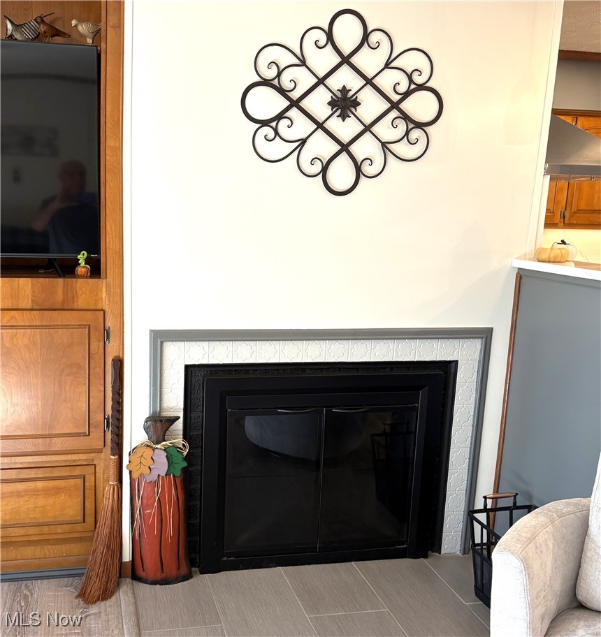 11524 Lakeview Road Chardon, OH 44024 - Photo 39 of 50 Woodburning fireplace with glass doors