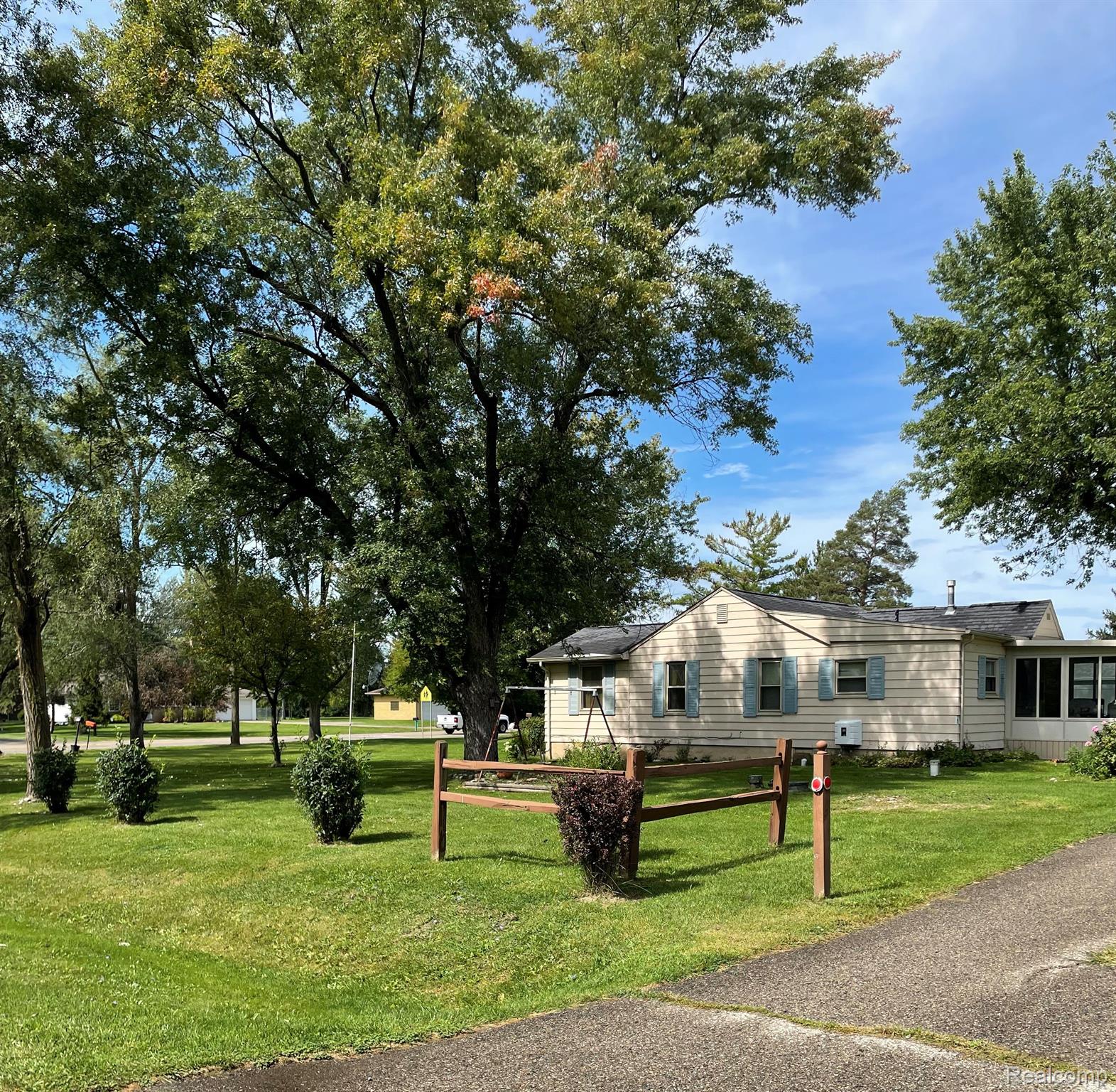 1199 South Genesee Road Burton, MI 48509 - Photo 11 of 14