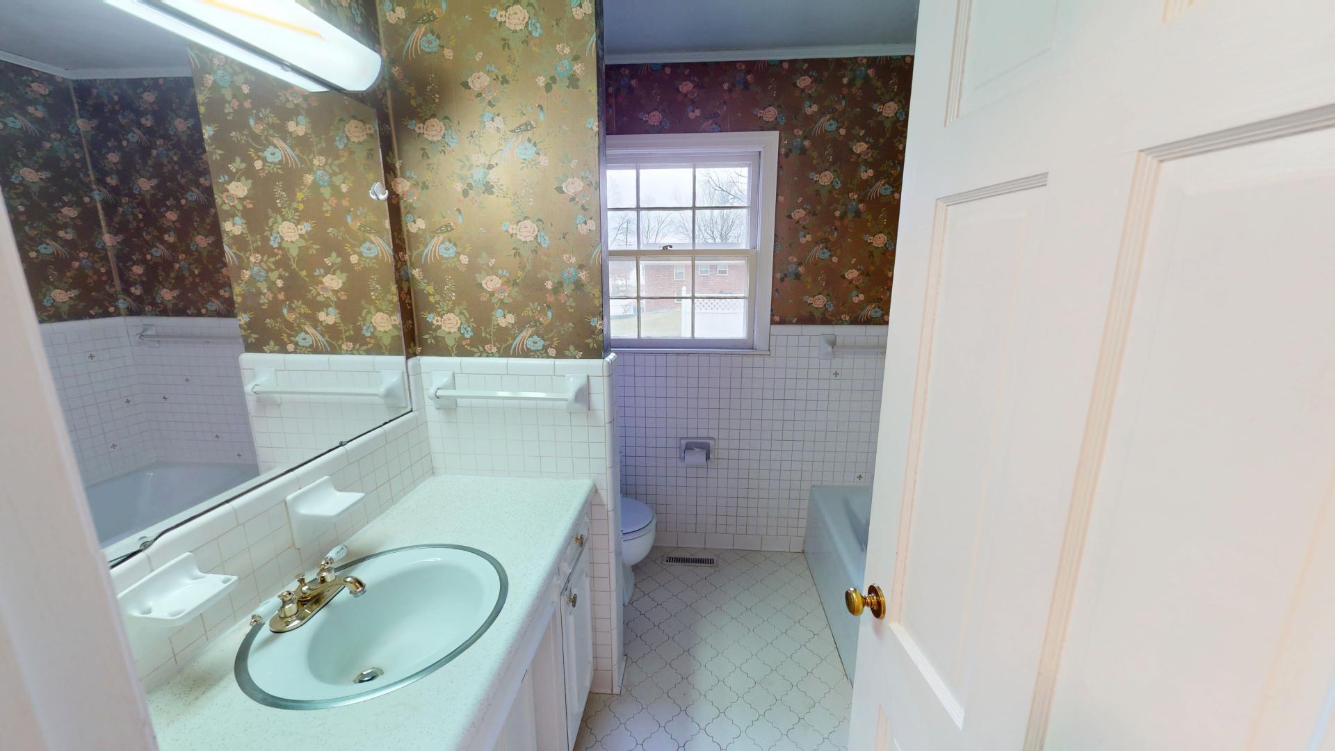 2106 Georgetown Road Northwest Cleveland, TN 37311 - Photo 11 of 33 Georgetown-Guest-Bath-1