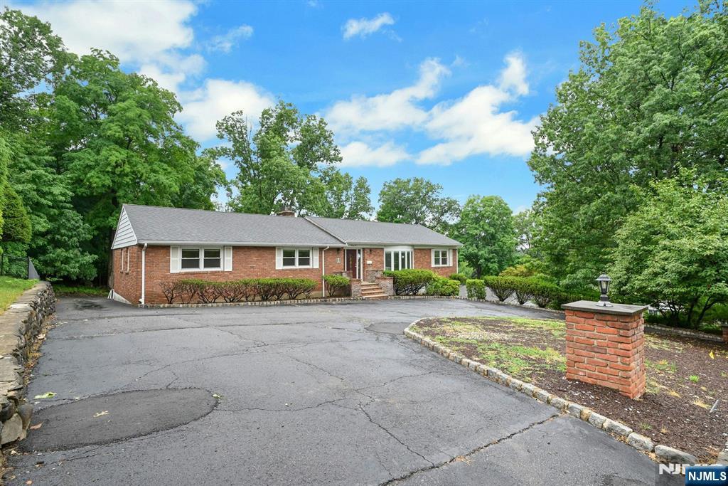 26 Alpine Drive Wayne, NJ 07470 - Photo 2 of 45