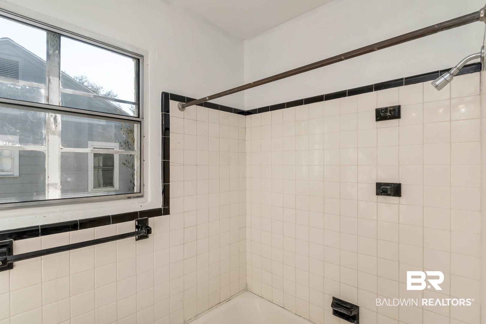 292 Siena Vista Street Mobile, AL 36607 - Photo 22 of 30 Full bath featuring shower / bathing tub combination
