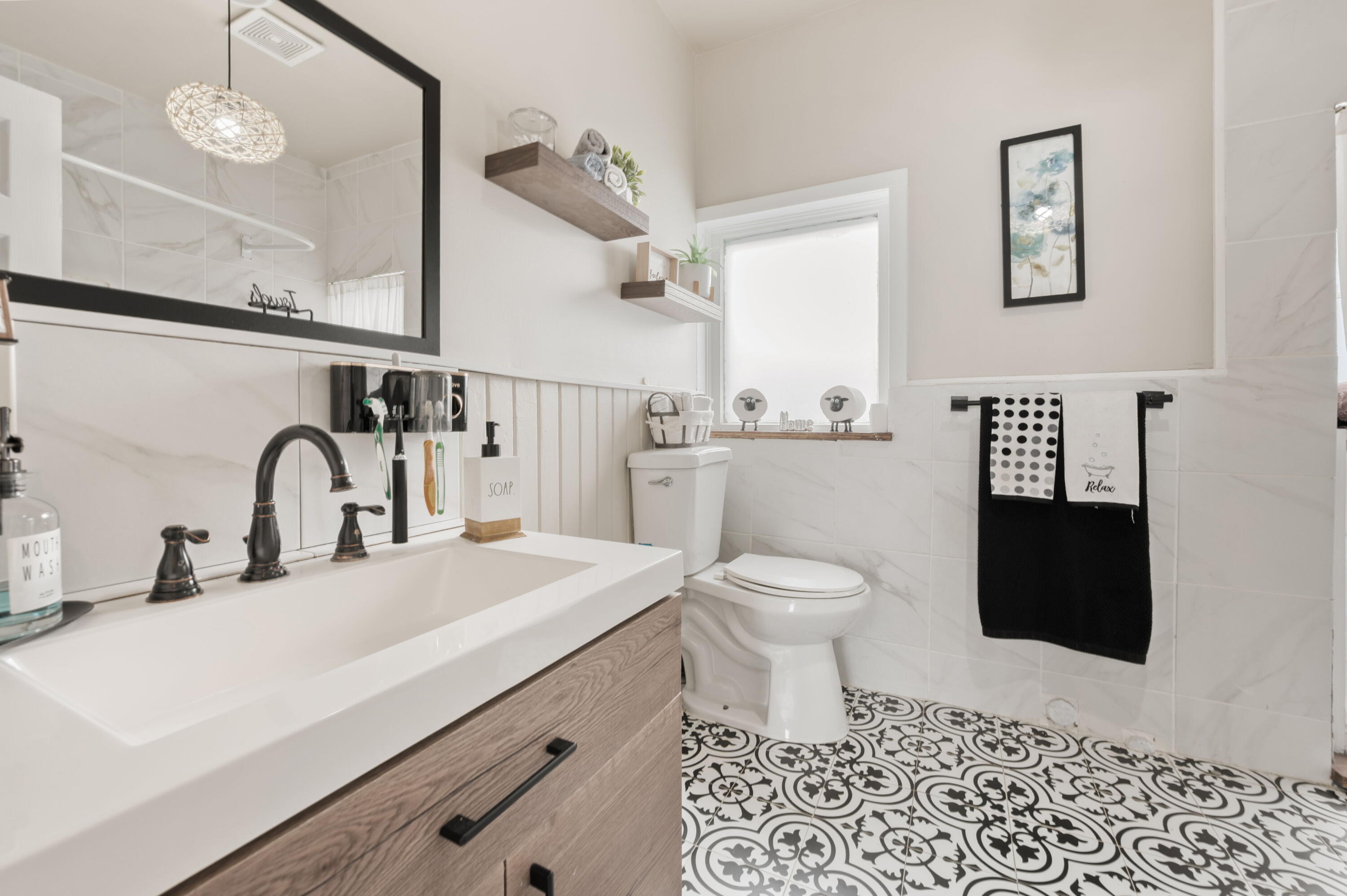 1023 South 25th Street Milwaukee, WI 53204 - Photo 14 of 22 Upper-level full bathroom