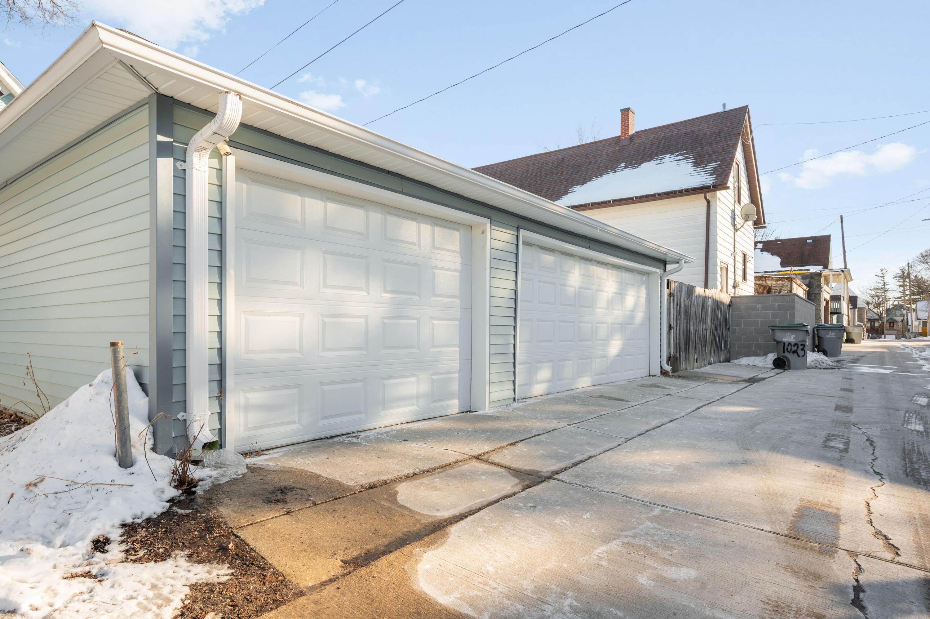 1023 South 25th Street Milwaukee, WI 53204 - Photo 20 of 22 Spacious three-car garage