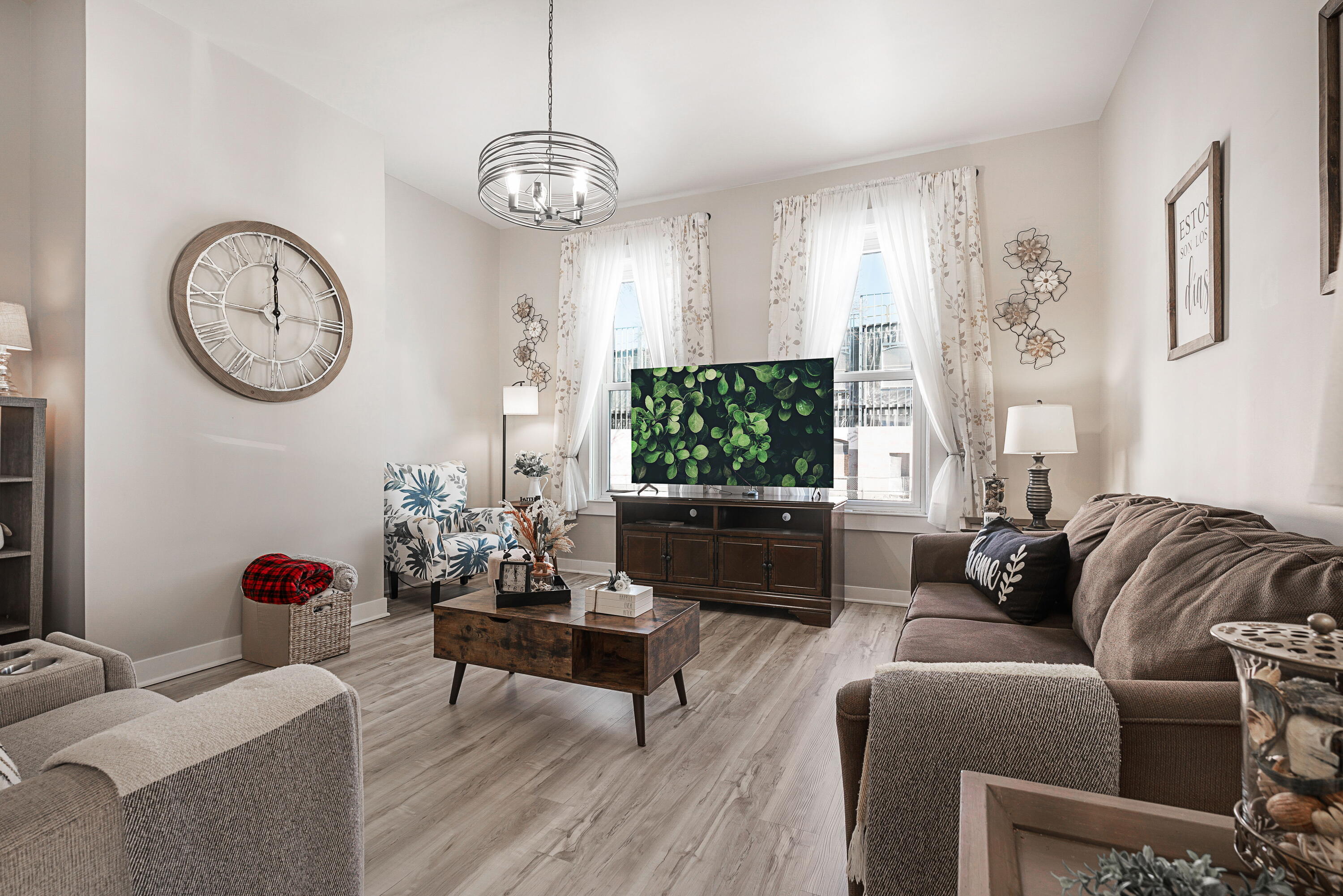 1023 South 25th Street Milwaukee, WI 53204 - Photo 4 of 22 Living room