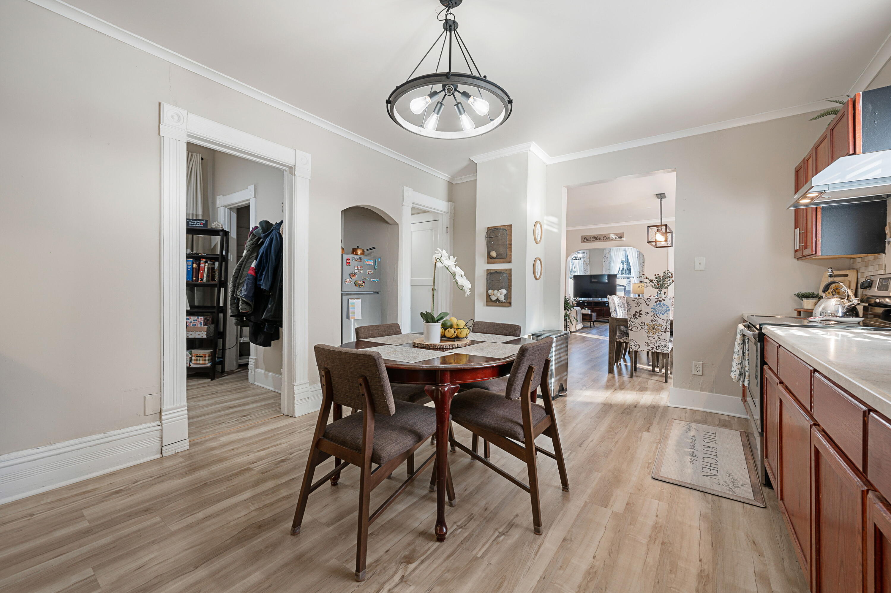 1023 South 25th Street Milwaukee, WI 53204 - Photo 7 of 22 Main-level eat-in kitchen