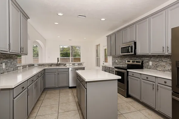 $575,000 | 46 South April Mist Circle, Conroe, TX 77385