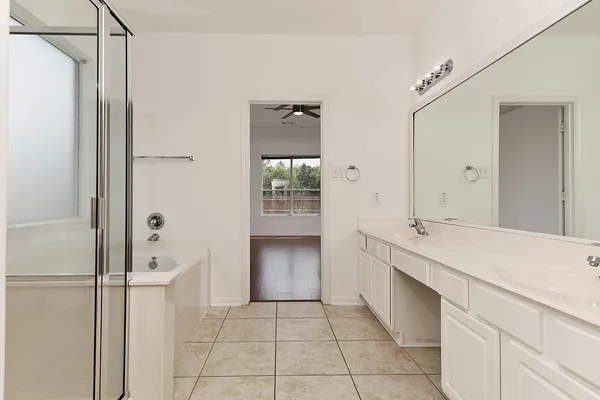 $575,000 | 46 South April Mist Circle, Conroe, TX 77385