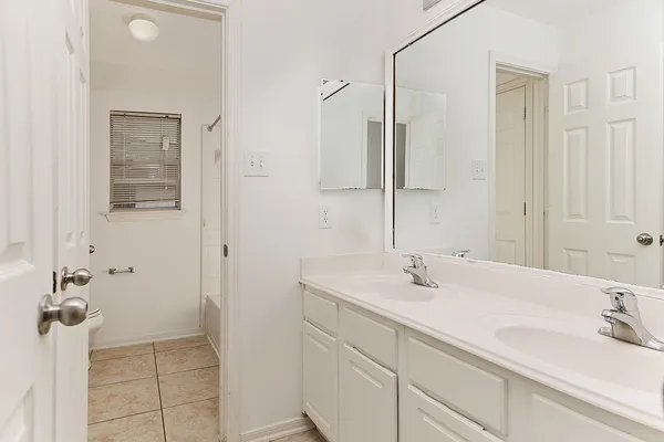 $575,000 | 46 South April Mist Circle, Conroe, TX 77385