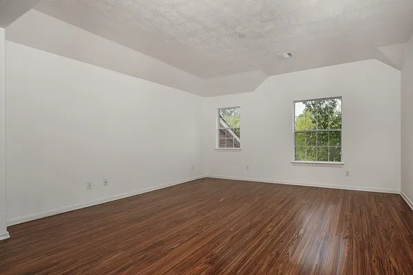 $575,000 | 46 South April Mist Circle, Conroe, TX 77385