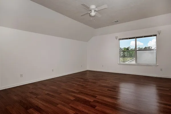 $575,000 | 46 South April Mist Circle, Conroe, TX 77385