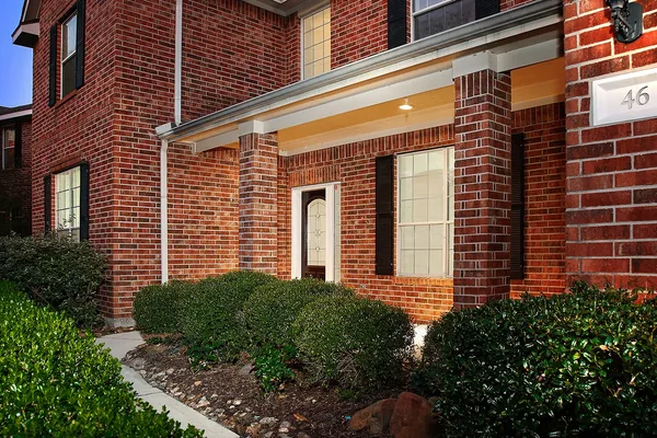 $575,000 | 46 South April Mist Circle, Conroe, TX 77385