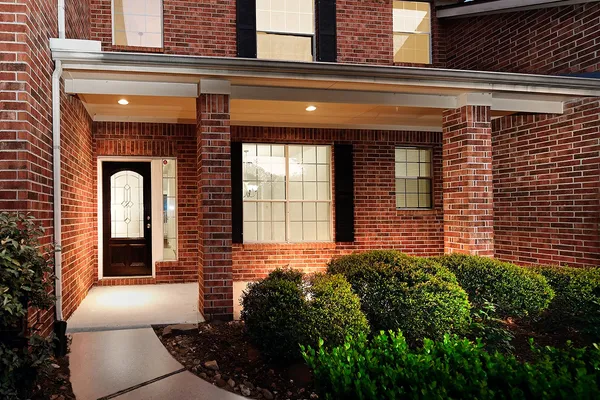 $575,000 | 46 South April Mist Circle, Conroe, TX 77385