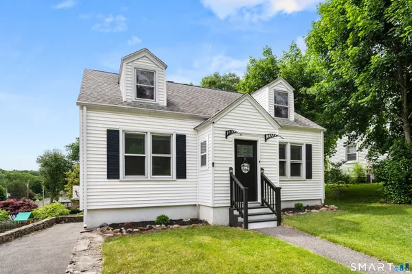 $519,000 | 243 White Plains Road, Trumbull, CT 06611