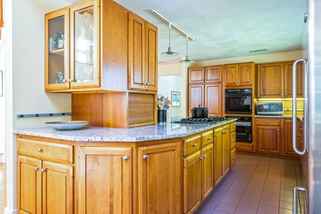 14 Lantern Road Framingham, MA 01702 - Photo 8 of 30