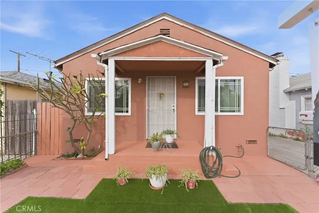 $640,000 | 27 West Pleasant Street, Long Beach, CA 90805