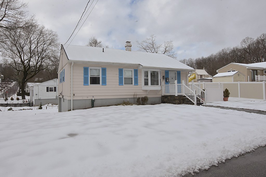 170 Andrews Street Woonsocket, RI 02895 - Photo 3 of 23