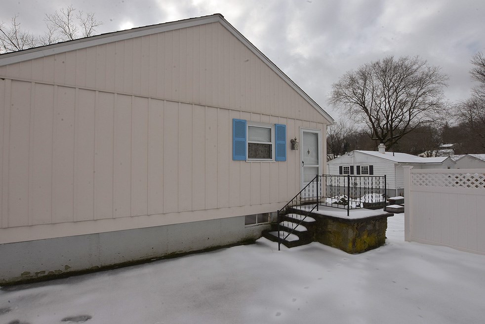 170 Andrews Street Woonsocket, RI 02895 - Photo 4 of 23