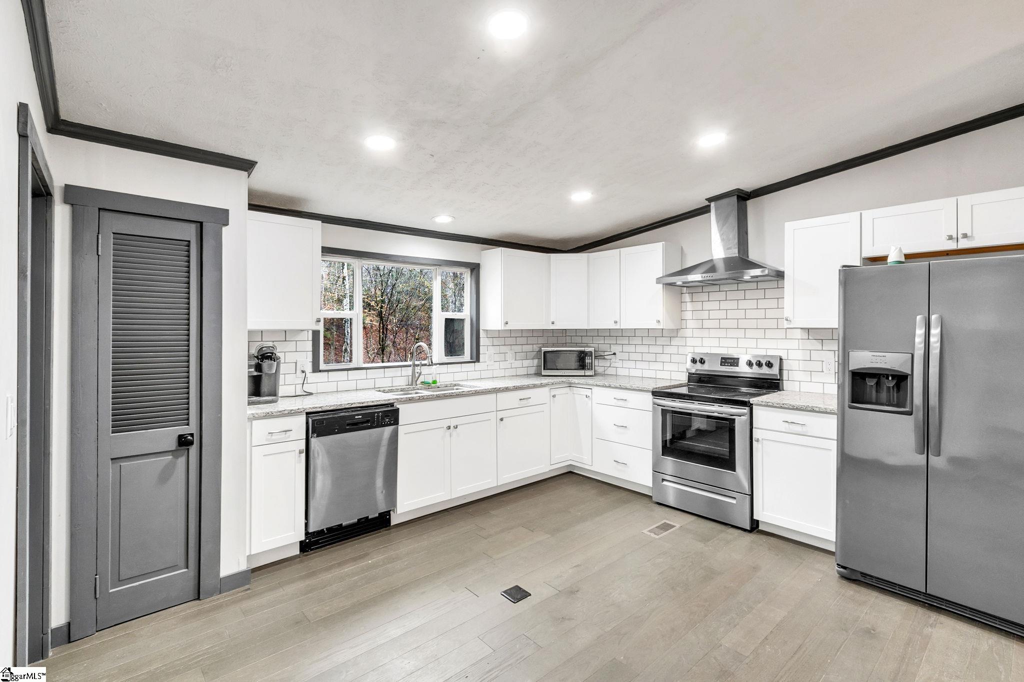 320 Sherwood Road Marietta, SC 29661 - Photo 11 of 27 Gallery Image 11