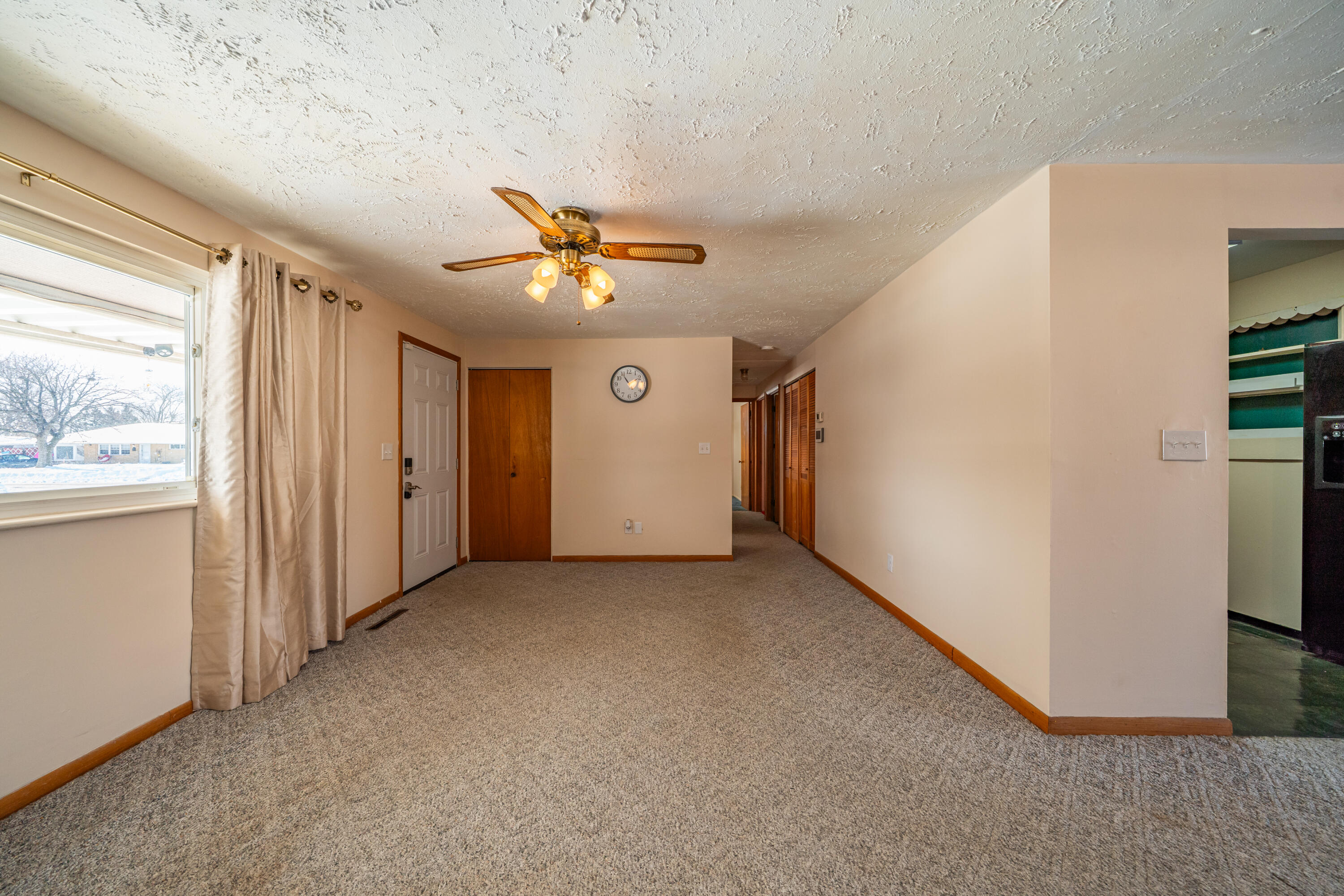 5201 Powell Road Dayton, OH 45424 - Photo 4 of 41