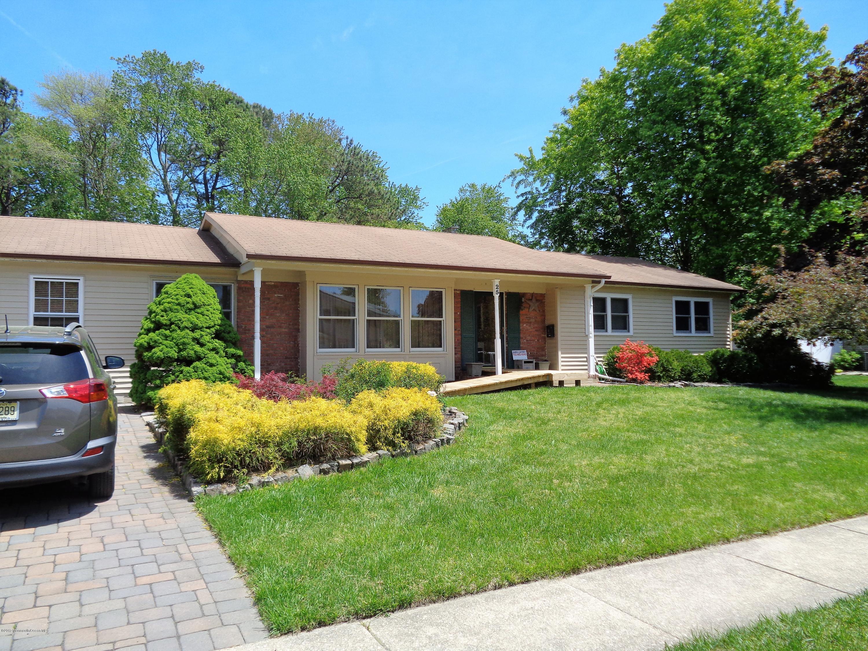a view of an house that has garden
