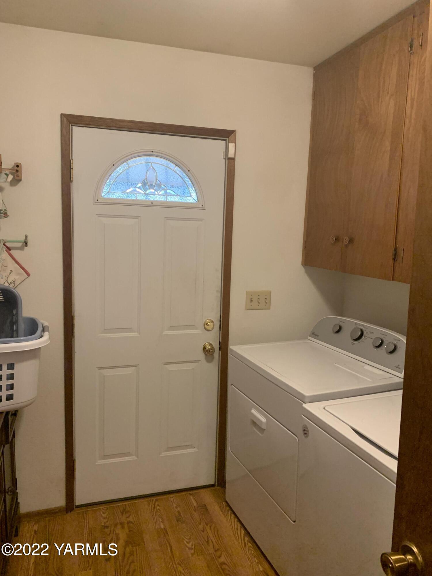 11105 Occidental Road Yakima, WA 98903 - Photo 20 of 30 a utility room with dryer and washer