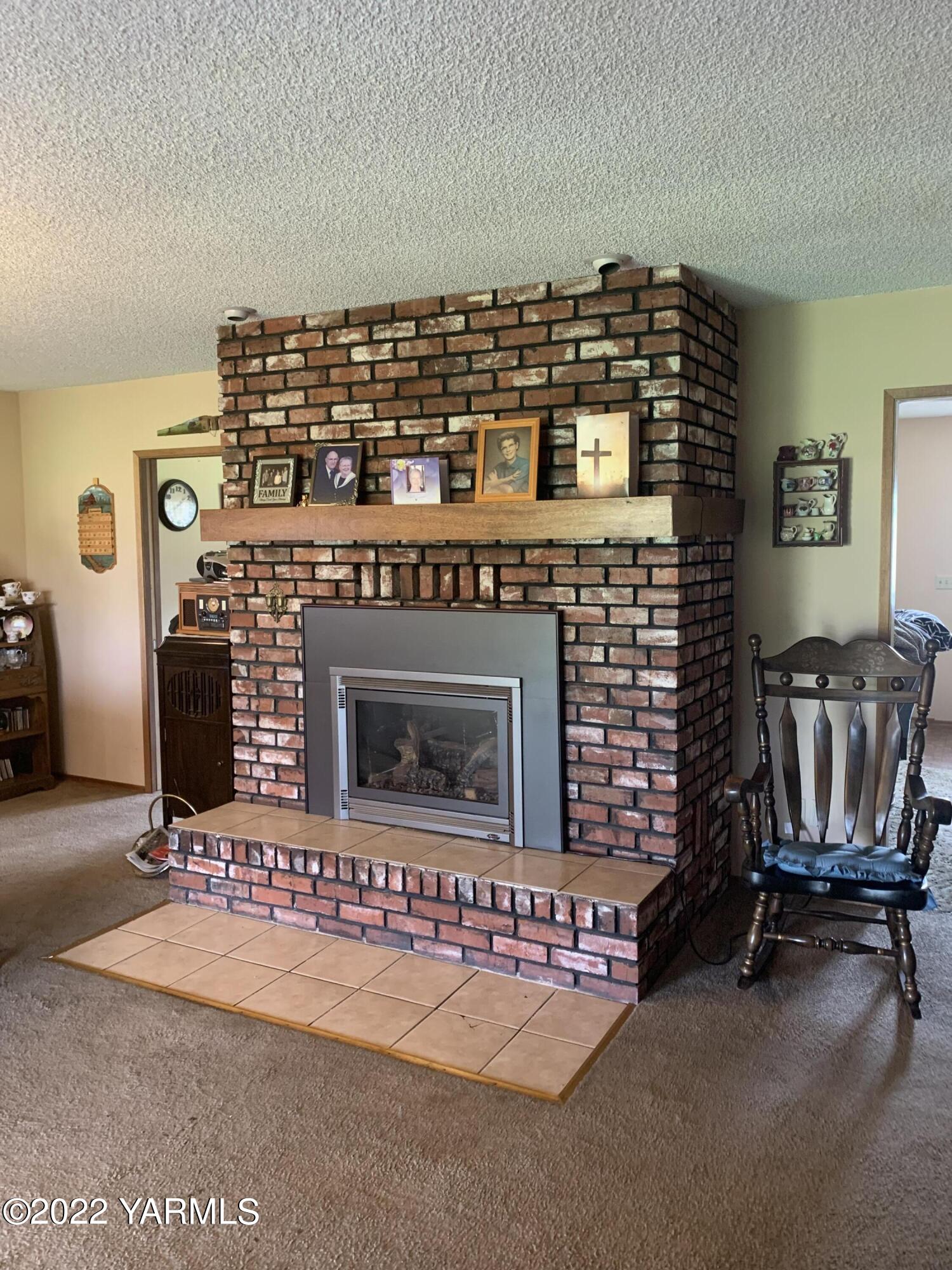 11105 Occidental Road Yakima, WA 98903 - Photo 23 of 30 a view of a fireplace with windows