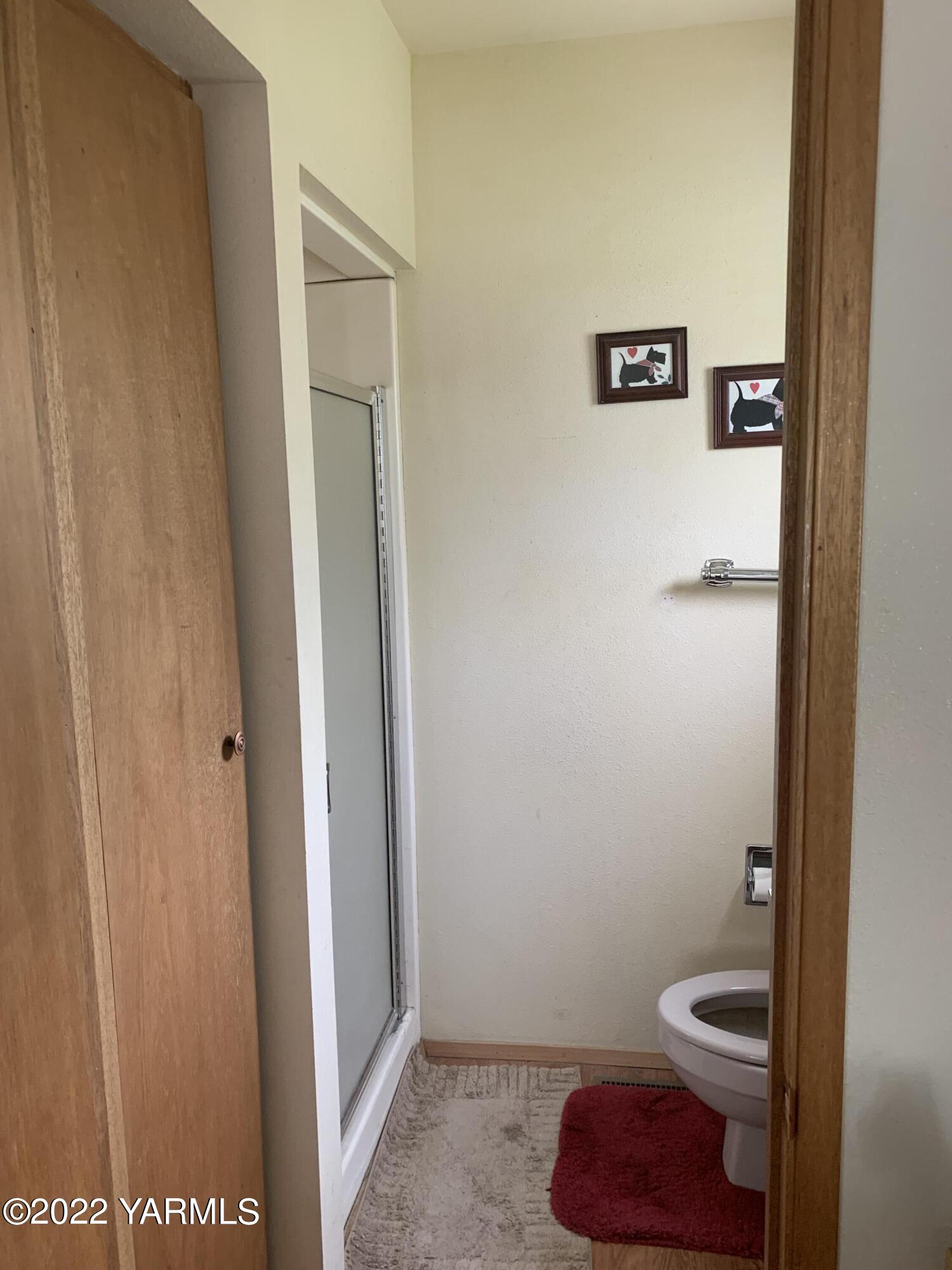 11105 Occidental Road Yakima, WA 98903 - Photo 28 of 30 a bathroom with a toilet