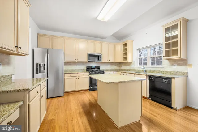 $749,900 | 6 Monarch Drive, Burlington, NJ 08016