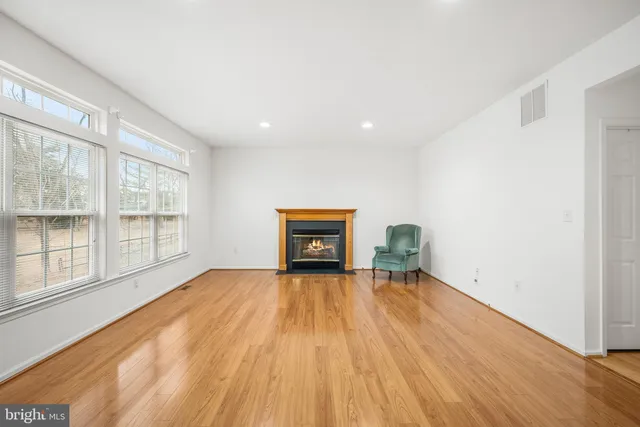 $749,900 | 6 Monarch Drive, Burlington, NJ 08016