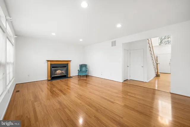 $749,900 | 6 Monarch Drive, Burlington, NJ 08016