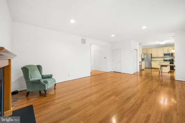 $749,900 | 6 Monarch Drive, Burlington, NJ 08016