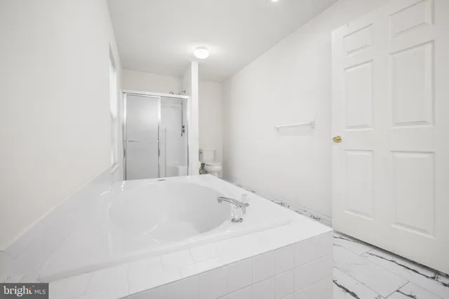 $749,900 | 6 Monarch Drive, Burlington, NJ 08016