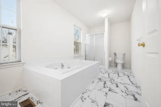 $749,900 | 6 Monarch Drive, Burlington, NJ 08016