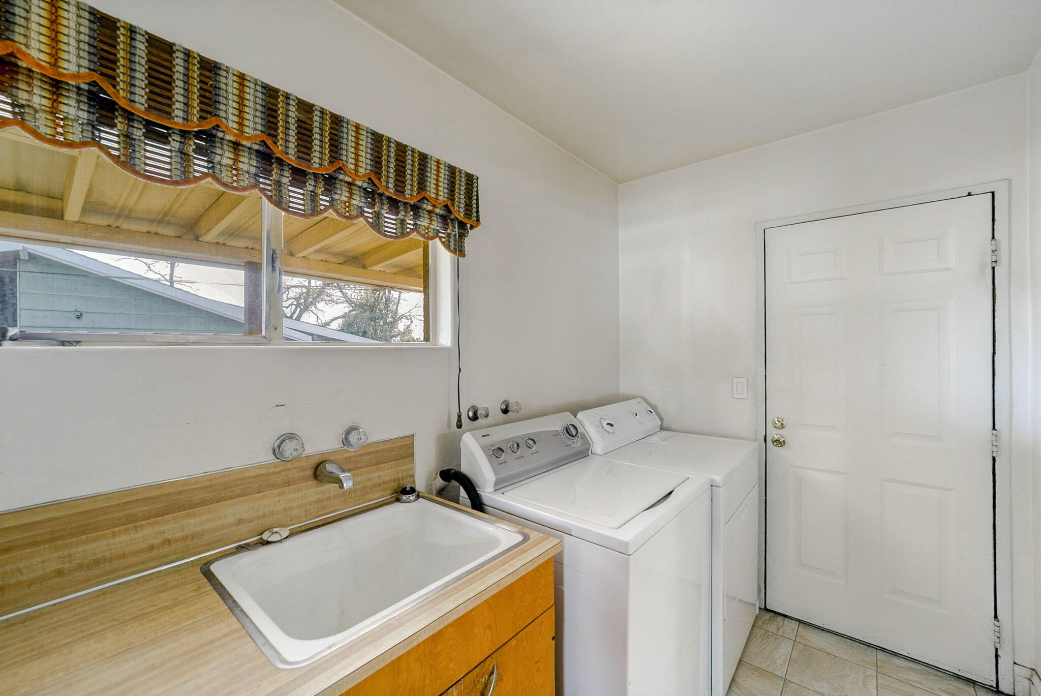 3674 Ricardo Avenue Redding, CA 96002 - Photo 28 of 45 Large Laundry area