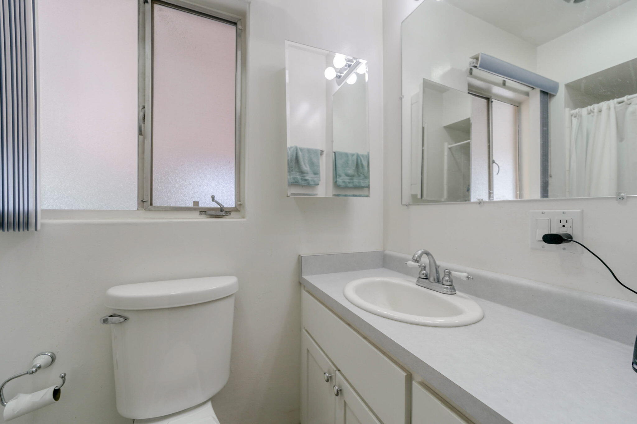 3674 Ricardo Avenue Redding, CA 96002 - Photo 29 of 45 Bath #2