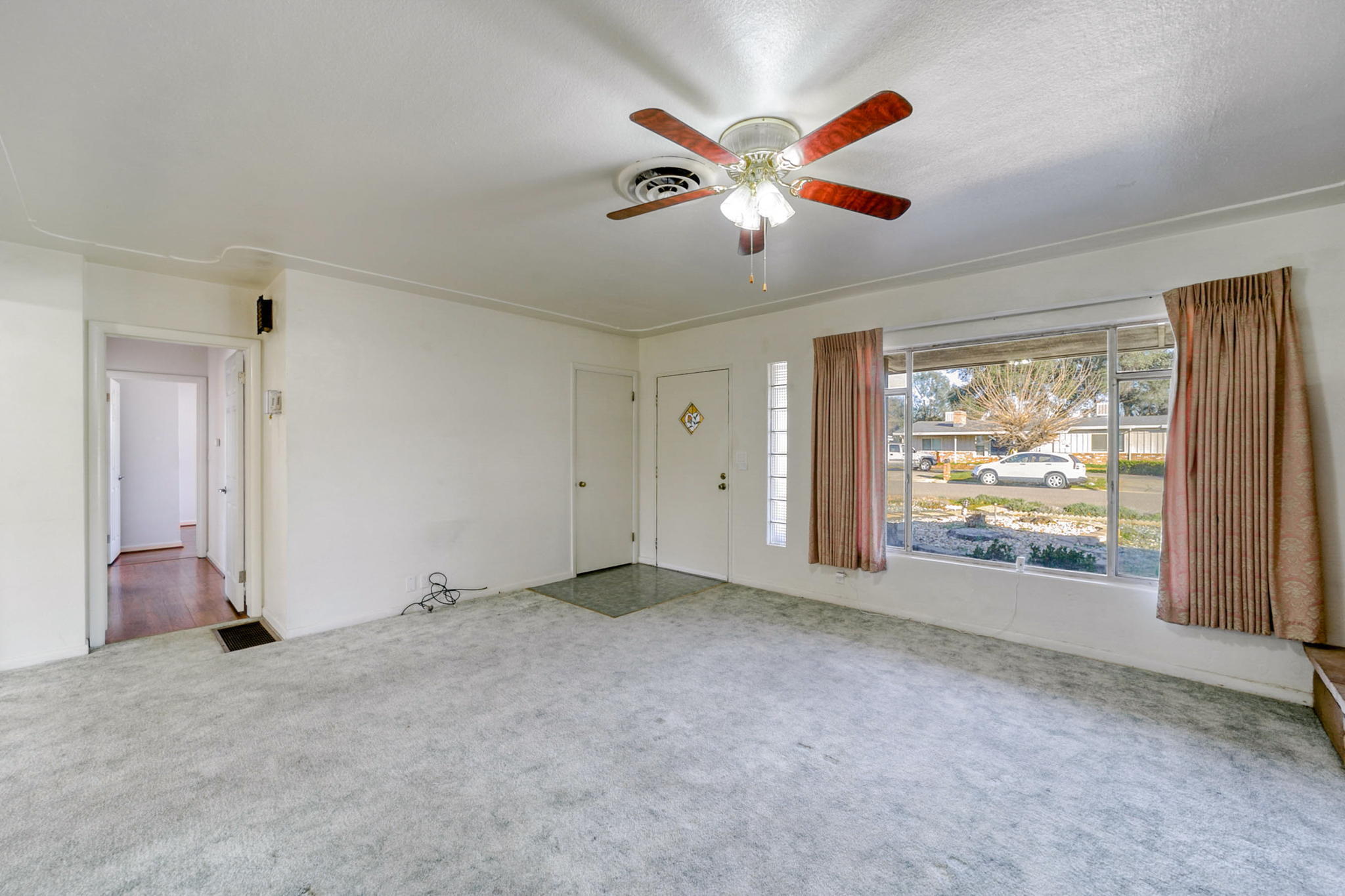 3674 Ricardo Avenue Redding, CA 96002 - Photo 4 of 45 21-web-or-mls-IMG_3799
