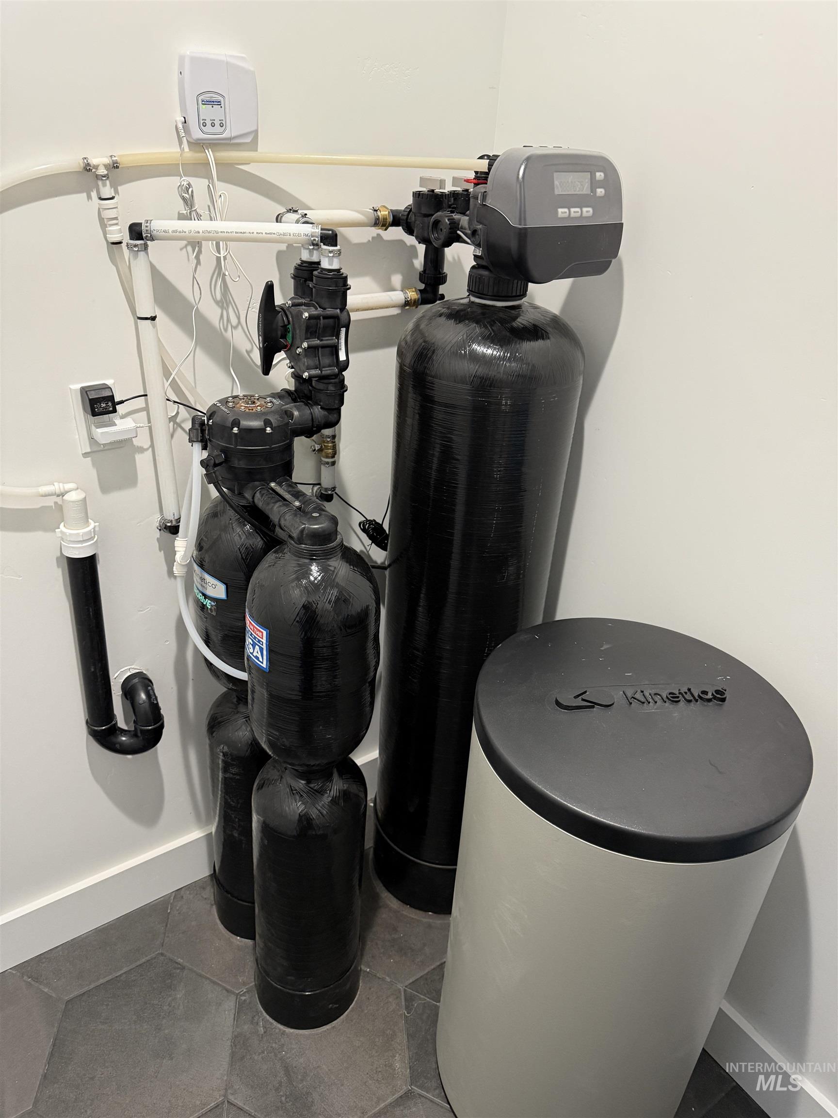 14059 Mulberry McCall, ID 83638 - Photo 21 of 32 Water filtration with Softener
