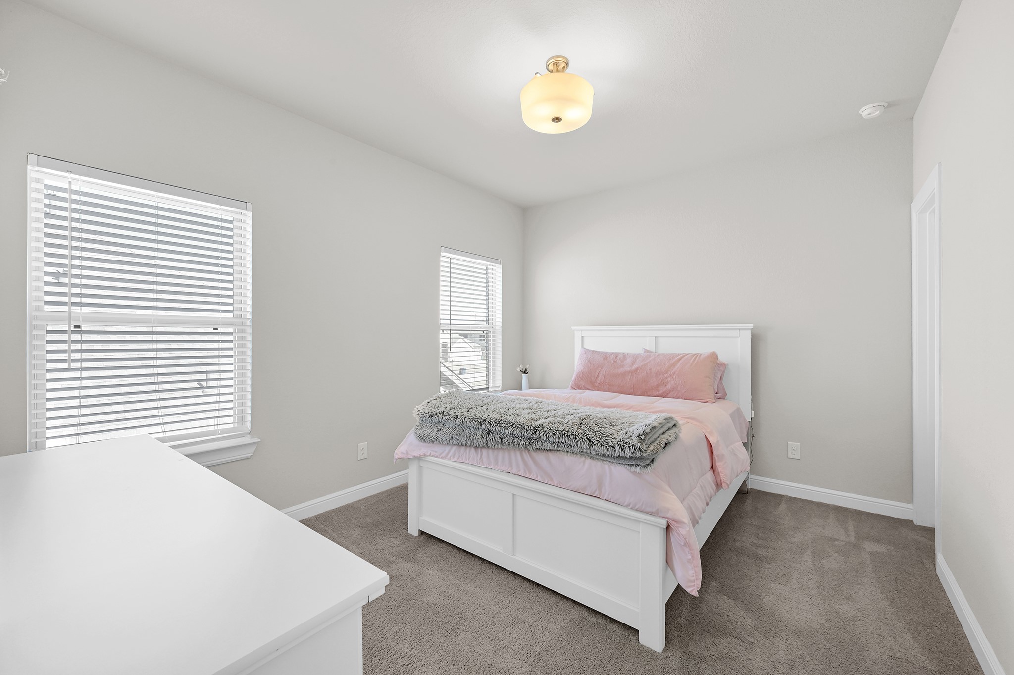 8 Palmero Way Manvel, TX 77578 - Photo 24 of 34 a spacious bedroom with a bed and a window