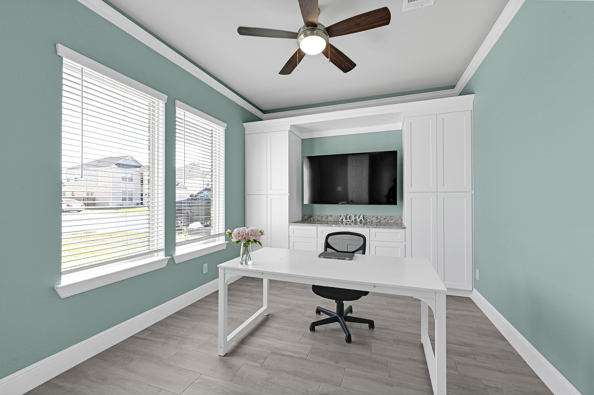 8 Palmero Way Manvel, TX 77578 - Photo 6 of 34 a living room with furniture and a flat screen tv