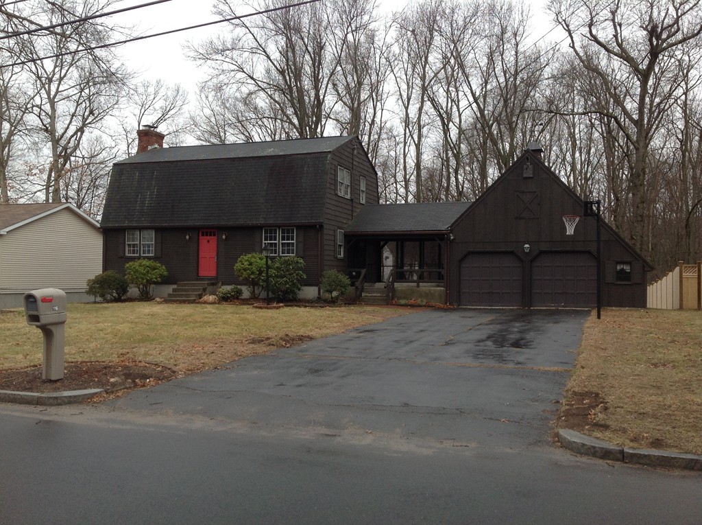 116 Peekskill Avenue Springfield, MA 01129 - Photo 2 of 19