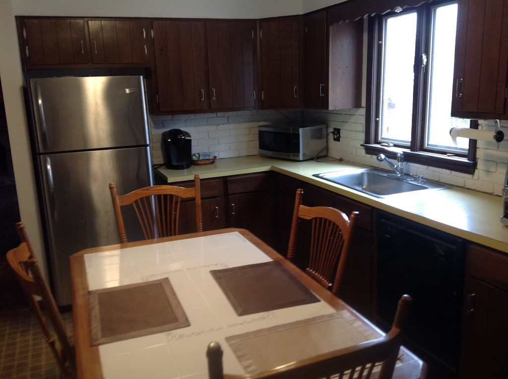 116 Peekskill Avenue Springfield, MA 01129 - Photo 3 of 19