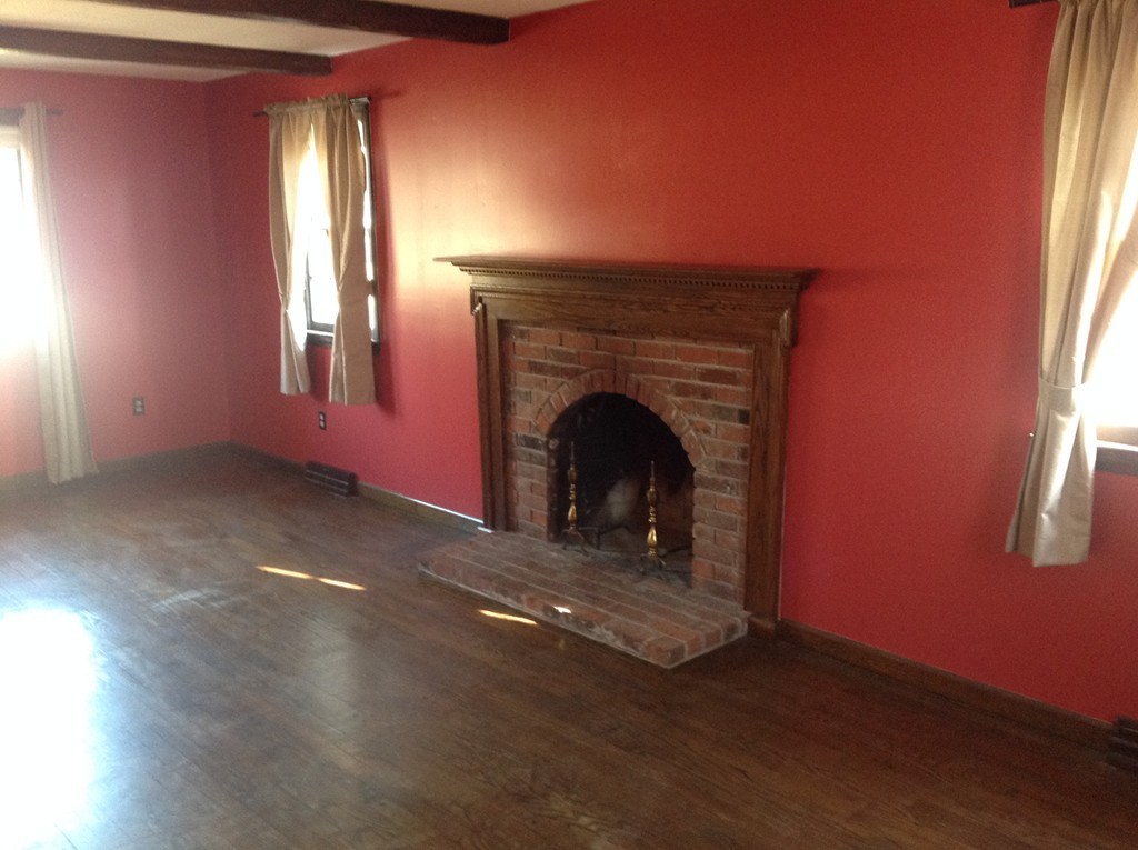 116 Peekskill Avenue Springfield, MA 01129 - Photo 4 of 19