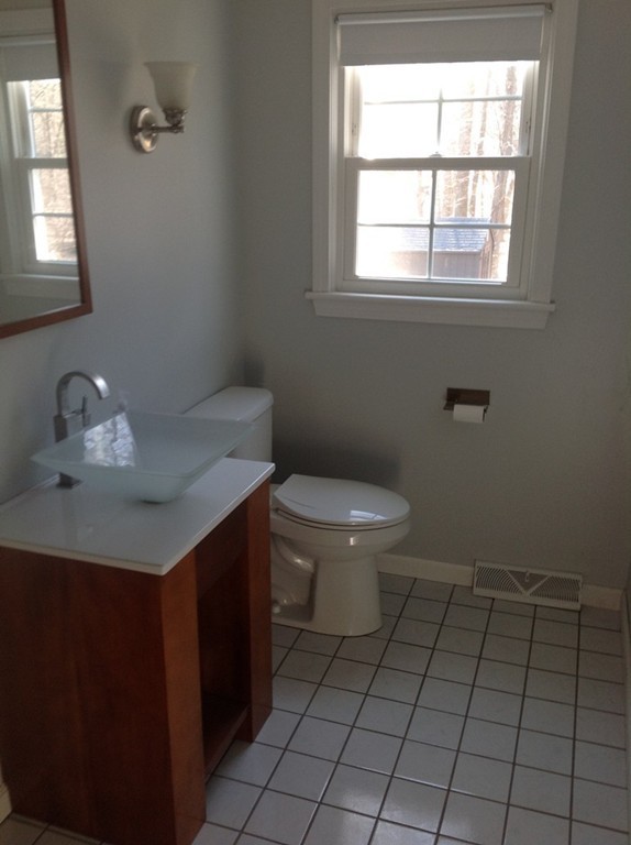 116 Peekskill Avenue Springfield, MA 01129 - Photo 7 of 19