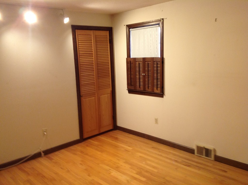 116 Peekskill Avenue Springfield, MA 01129 - Photo 8 of 19