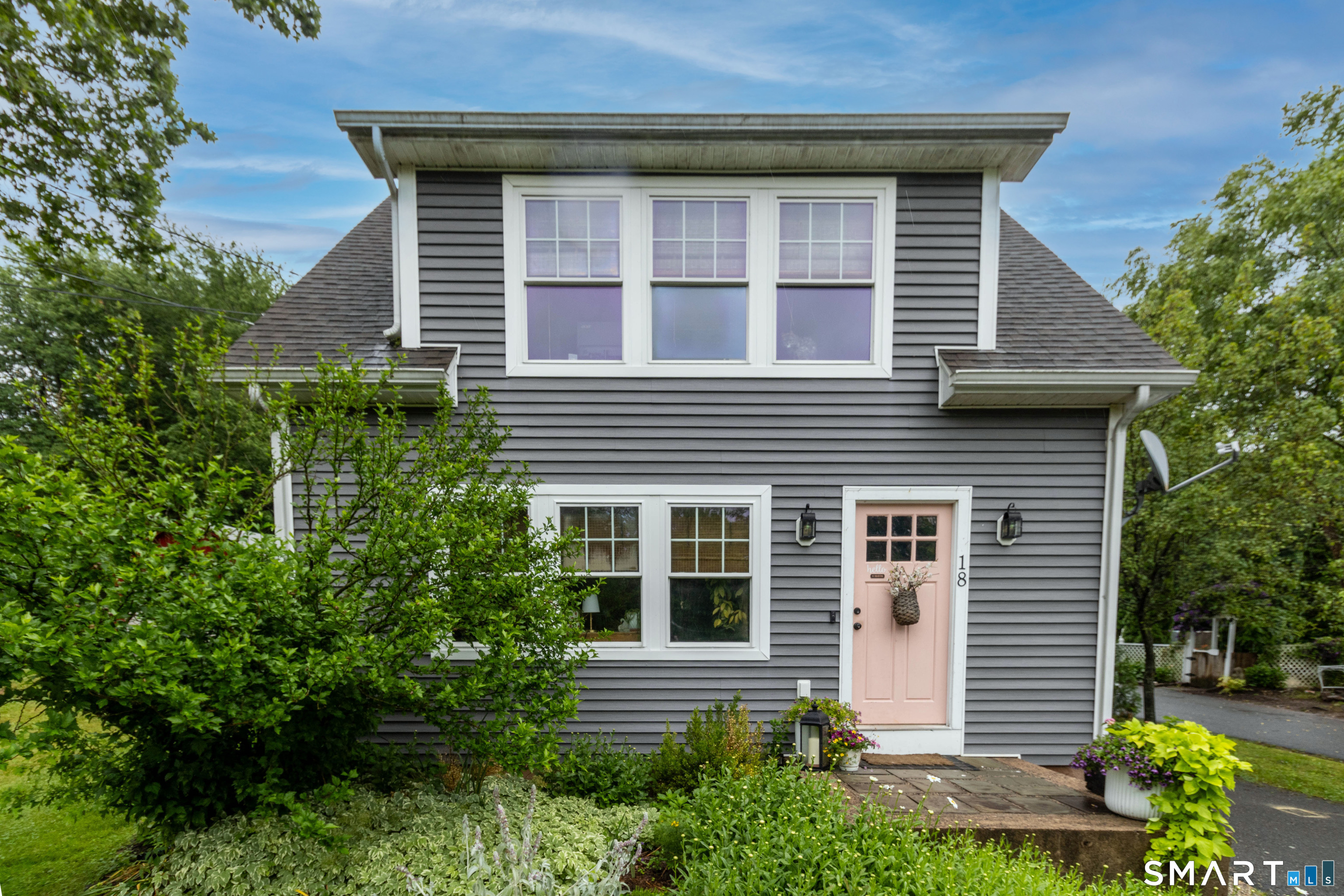 Welcome to 18 Hicksville Road in Cromwell!