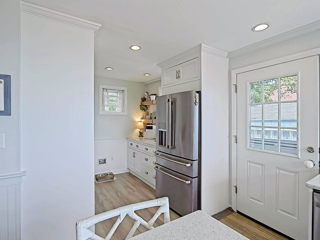 35 Prospect Avenue Hull, MA 02045 - Photo 8 of 42